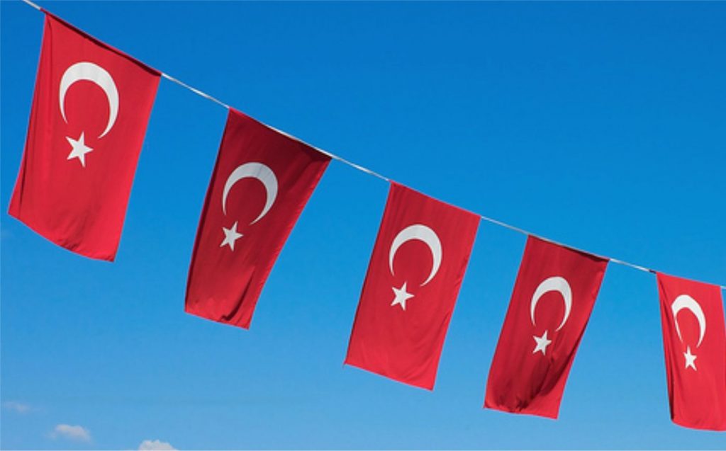ipe dizili türk bayrağı